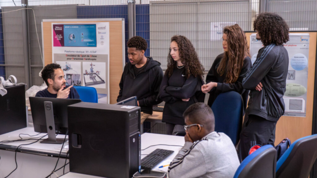 Démo Giss4All assurée par Ilyes DADDI HAMOU, lors de la visite d'élèves de terminale du Lycée Adolphe Chérioux de Vitry-sur-Seine, le 23 mai 2024.